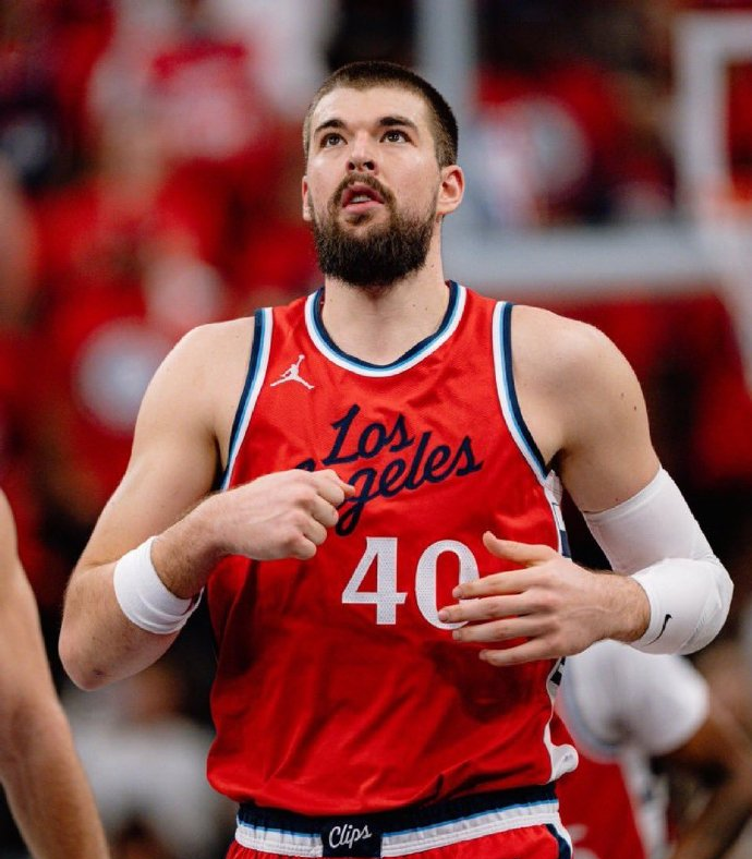 快船主场大胜灰熊，继续保持不败的简单介绍